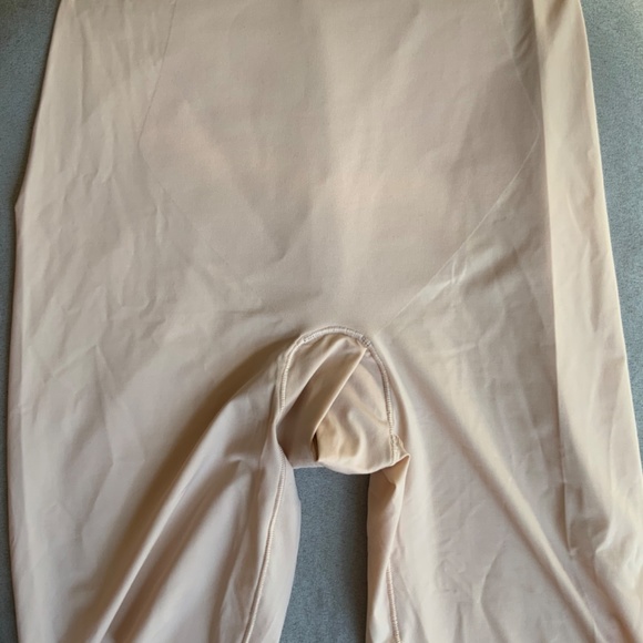 Spanx Trust Your thinstincts Mid Thigh Bodysuit MEDIUM Beige - Picture 12 of 14